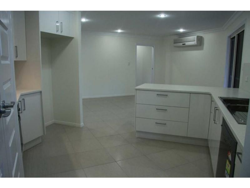 8 King Street, The Range QLD 4700