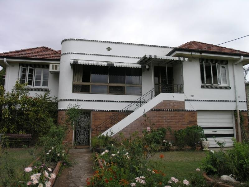 8 West Street, The Range QLD 4700