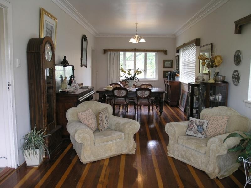 8 West Street, The Range QLD 4700