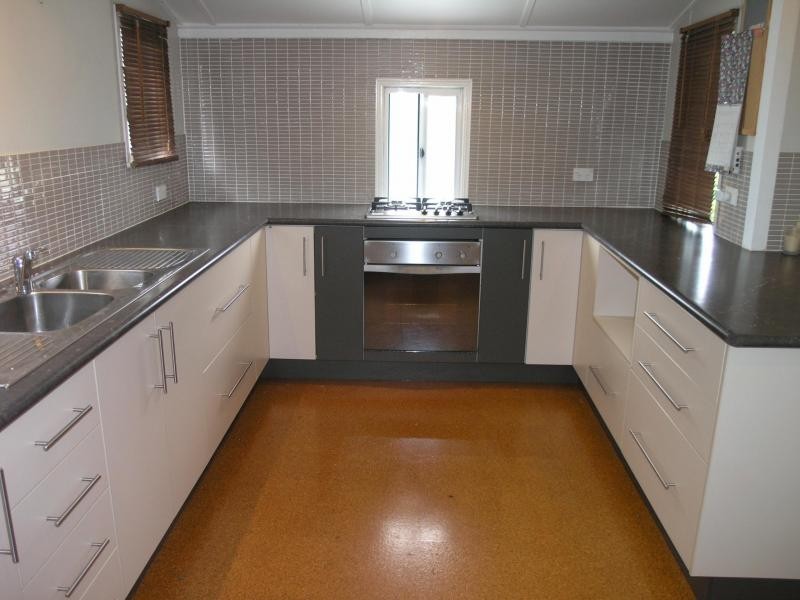 12 Thackeray Street, Park Avenue QLD 4701