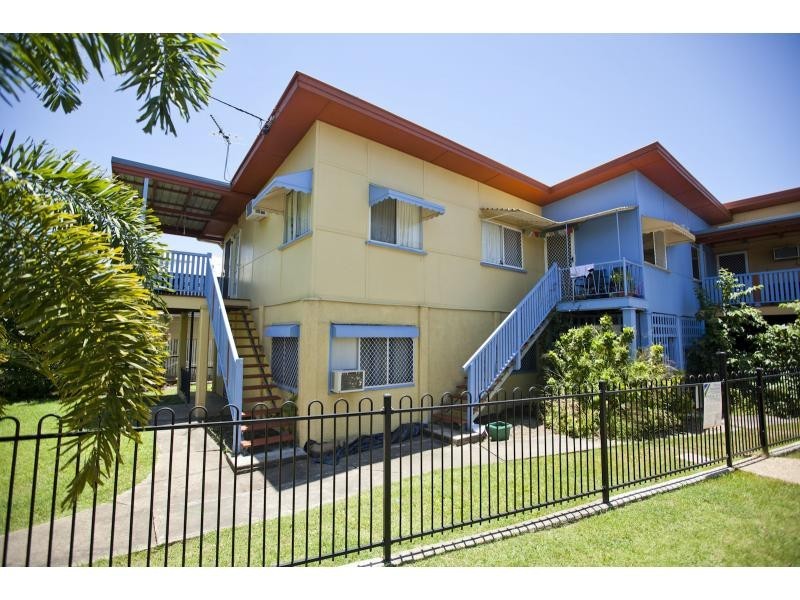 77 West Street, The Range QLD 4700