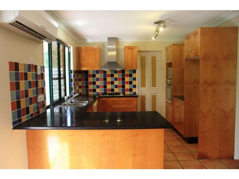 11 Laura Close, Rockyview QLD 4701