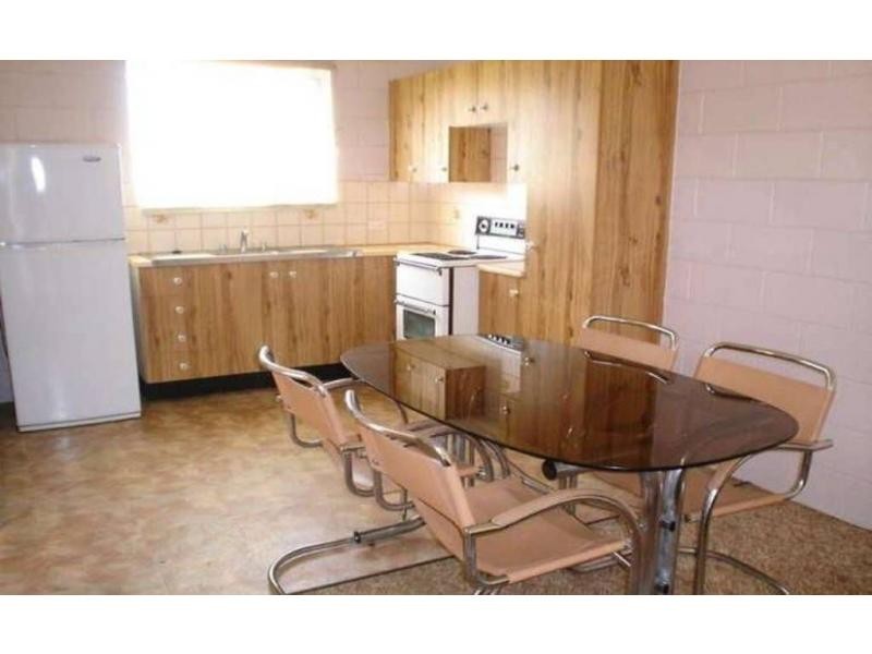 2/114 Stenlake Avenue, Kawana QLD 4701