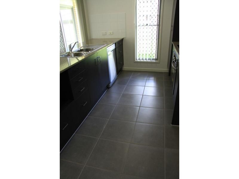 6 Premier Court, Gracemere QLD 4702
