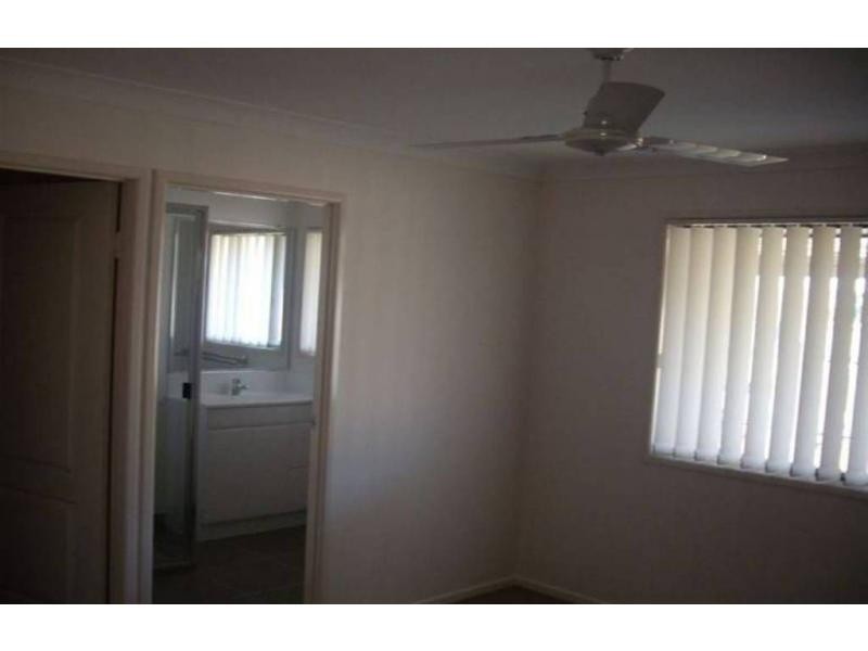 16 William Close, Gracemere QLD 4702