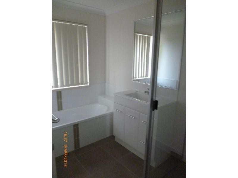 16 William Close, Gracemere QLD 4702