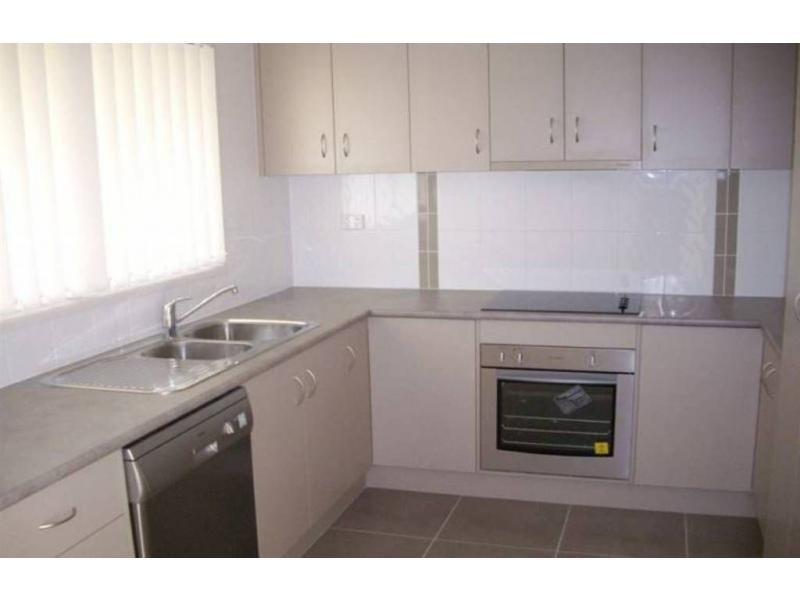 16 William Close, Gracemere QLD 4702