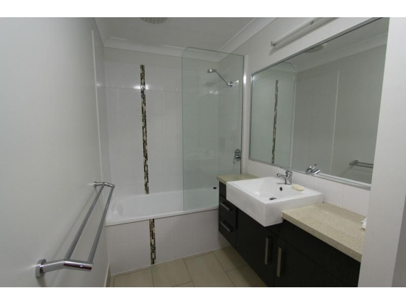 3/241 Upper Dawson Road, Allenstown QLD 4700