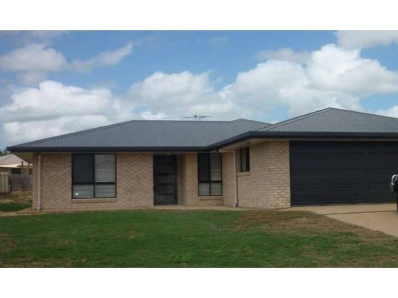 8 Poinciana Place, Gracemere QLD 4702