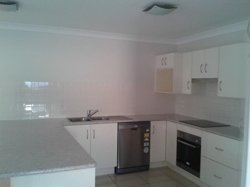 8 Poinciana Place, Gracemere QLD 4702