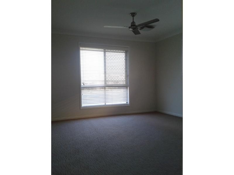 8 Poinciana Place, Gracemere QLD 4702