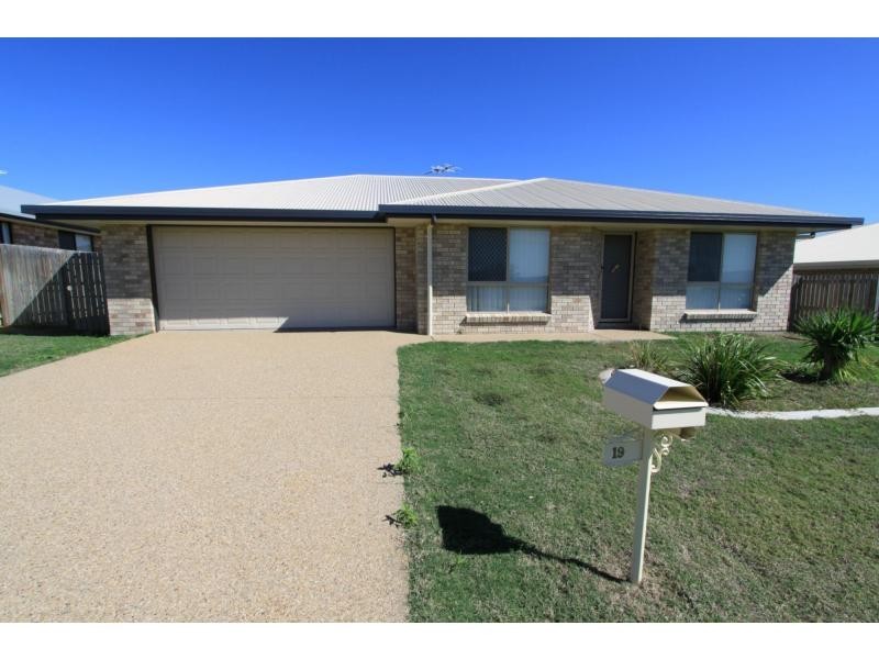 19 Bronco Crescent, Gracemere QLD 4702