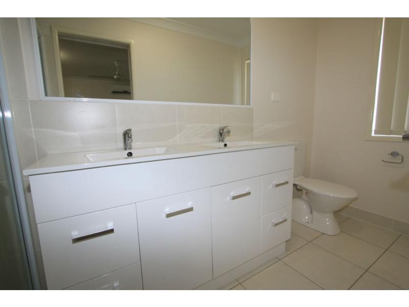 19 Bronco Crescent, Gracemere QLD 4702