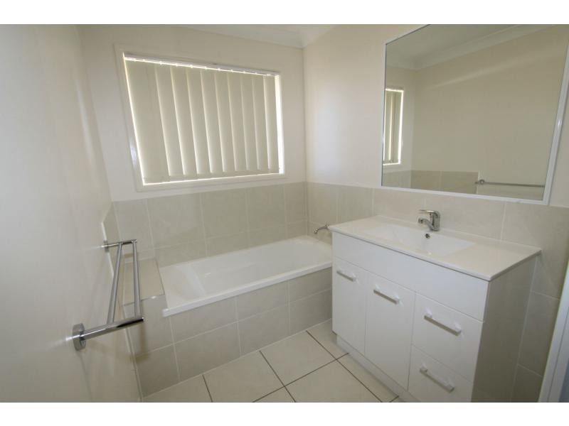 19 Bronco Crescent, Gracemere QLD 4702