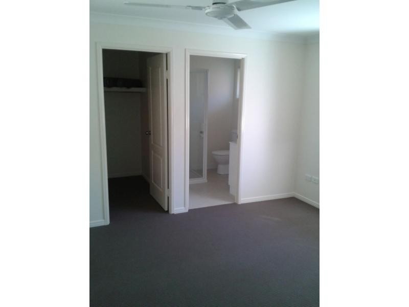8 Perkins Street, Gracemere QLD 4702