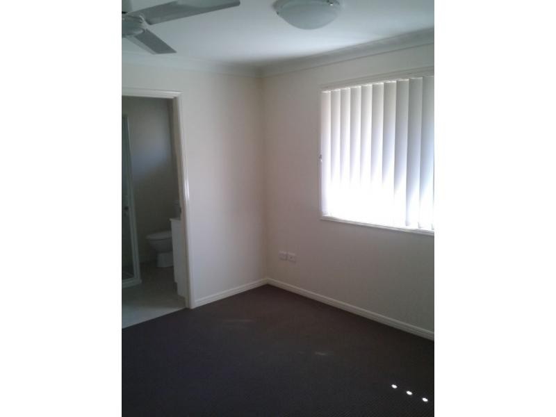 8 Perkins Street, Gracemere QLD 4702