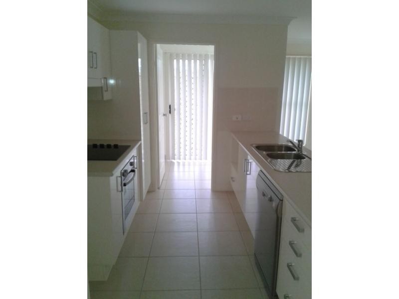 28 Owen Avenue, Gracemere QLD 4702