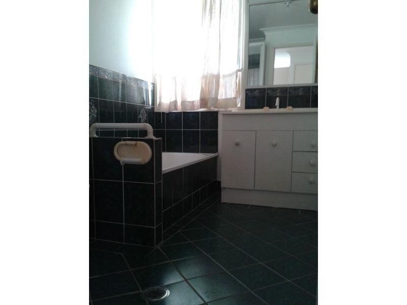 1/100 Victoria Place, Berserker QLD 4701