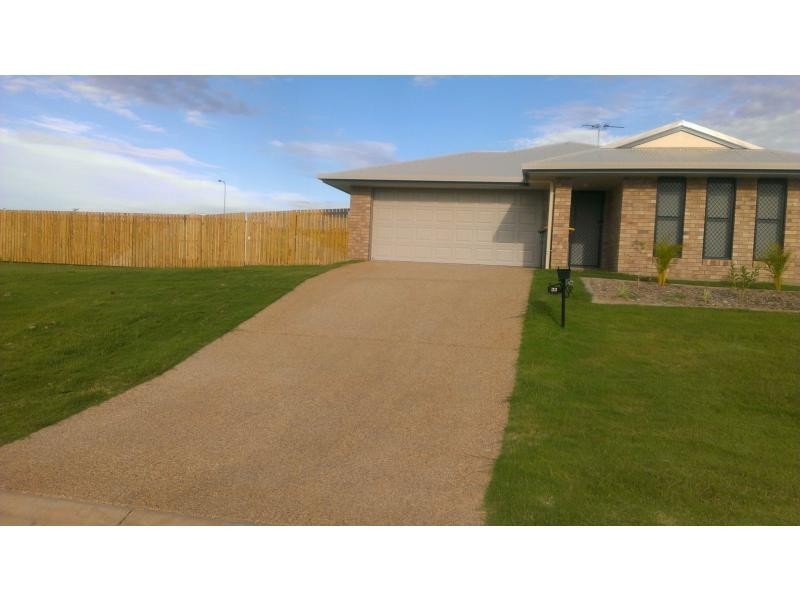 33 Bronco Crescent, Gracemere QLD 4702