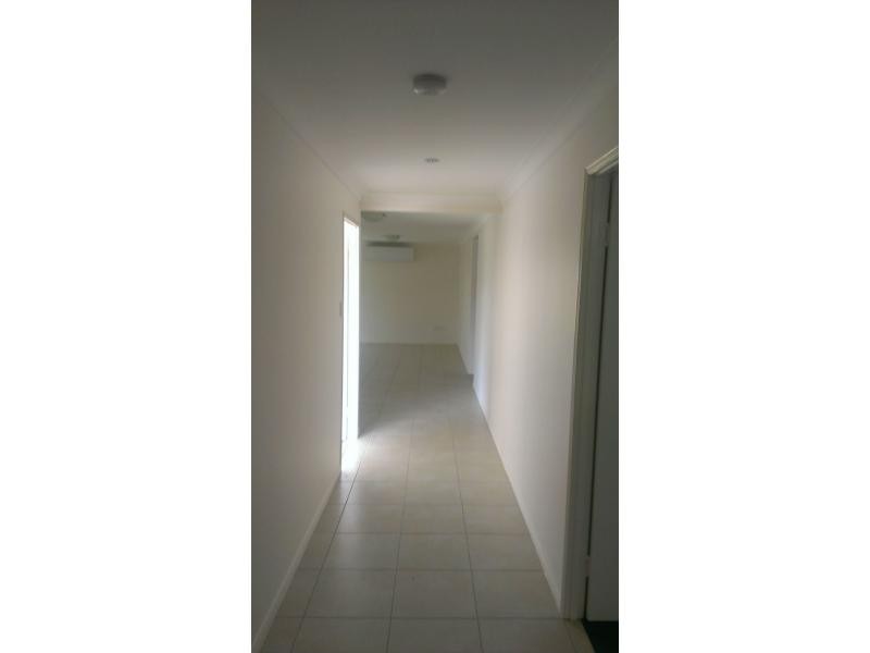 8 Diane Court, Gracemere QLD 4702