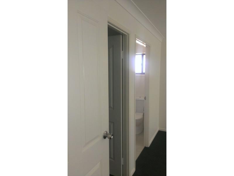 8 Diane Court, Gracemere QLD 4702