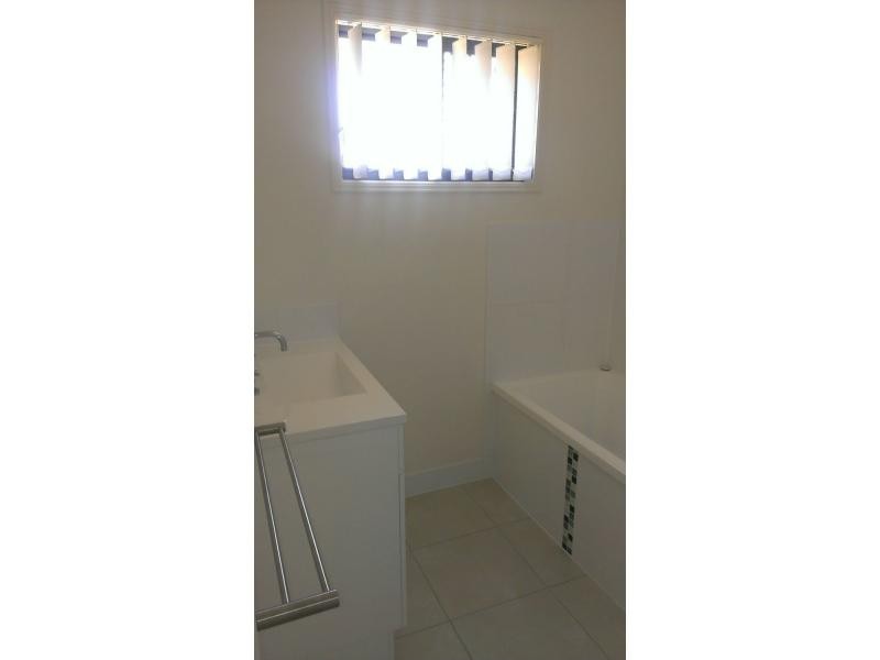 8 Diane Court, Gracemere QLD 4702