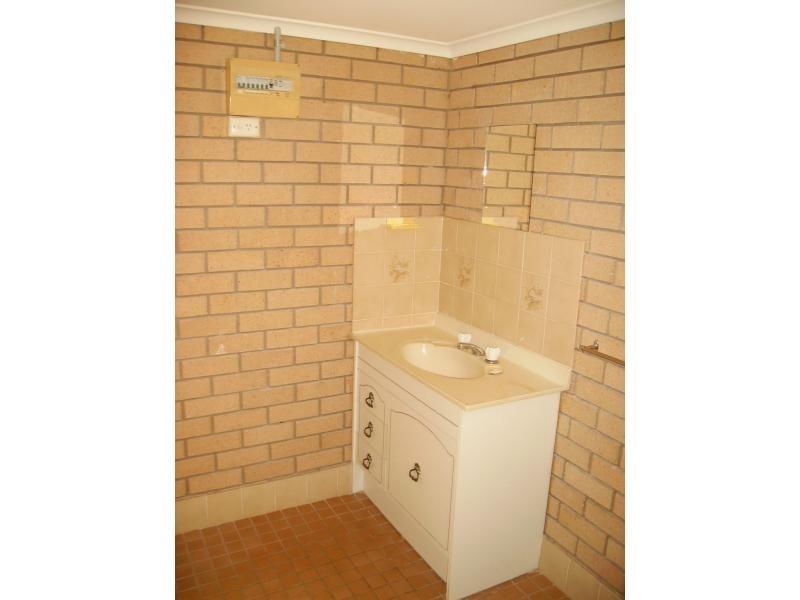 2/6 Burns Street, Frenchville QLD 4701