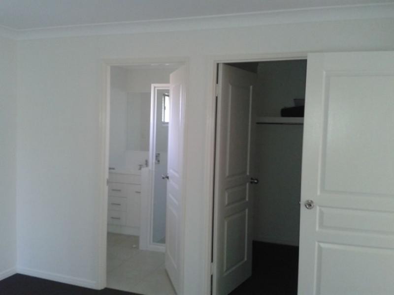 43 Cherryfield Road, Gracemere QLD 4702