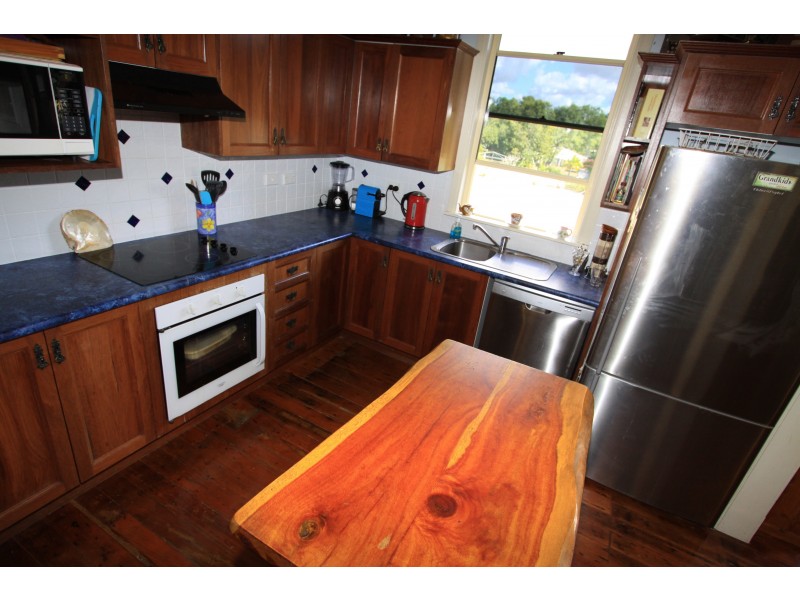 94 Dawson Rd, Glenlee QLD 4711