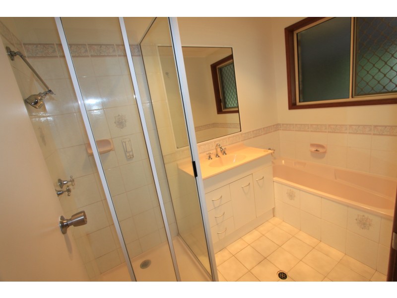 11 Kavanagh Cres, Koongal QLD 4701
