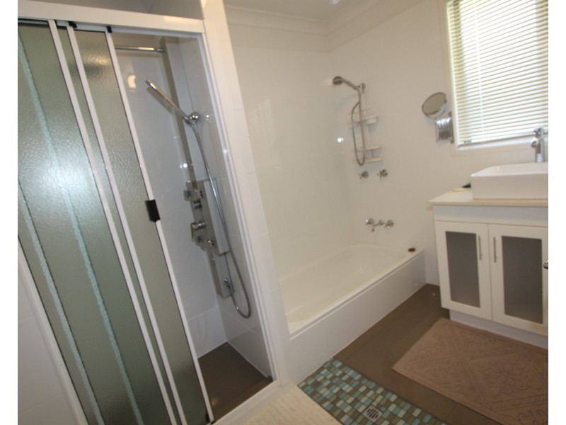 1 Burns St, Frenchville QLD 4701