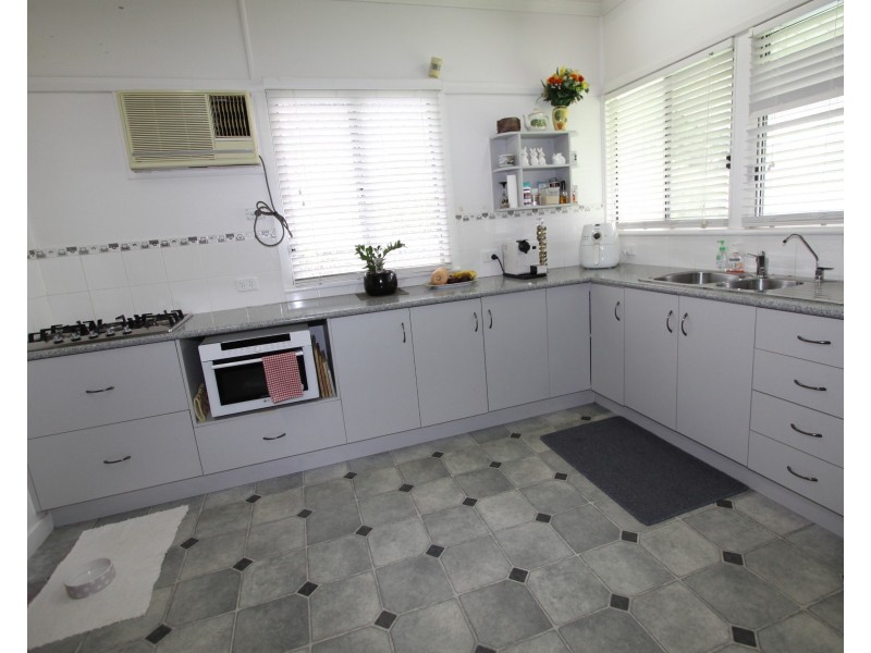 35 Bracher St, Wandal QLD 4700