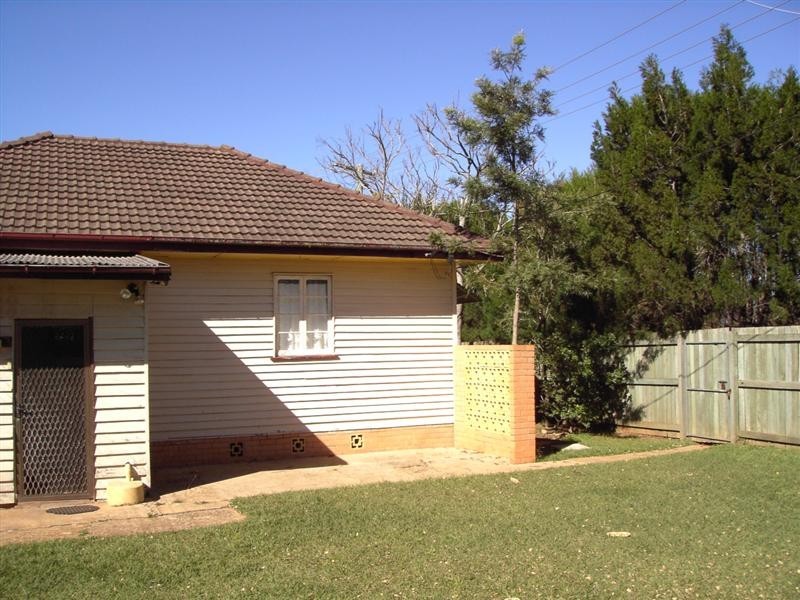 1 The Crescent, Kallangur QLD 4503