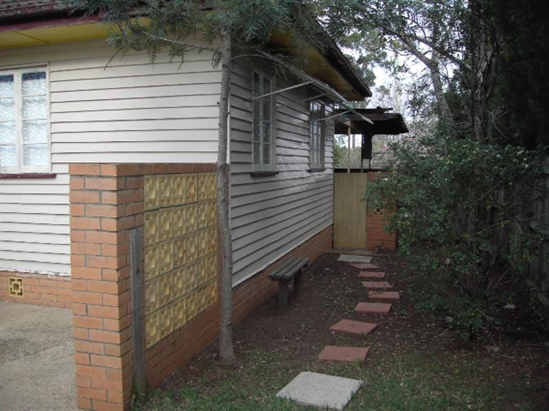 1 The Crescent, Kallangur QLD 4503
