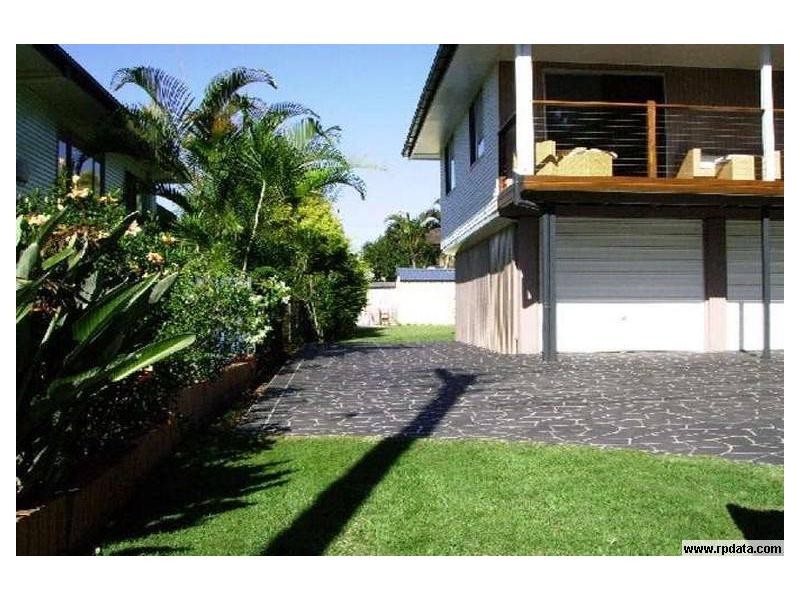 11 Alkooie Avenue, Clontarf QLD 4019