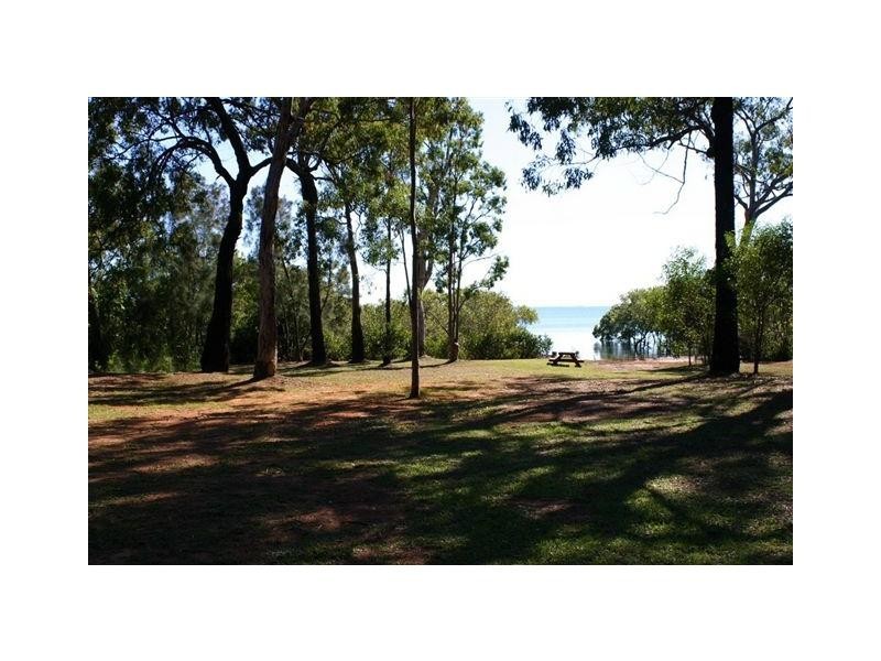 33 Blue Bay Crescent, Macleay Island QLD 4184