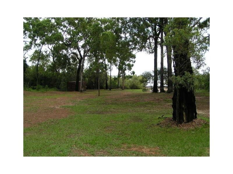 33 Blue Bay Crescent, Macleay Island QLD 4184