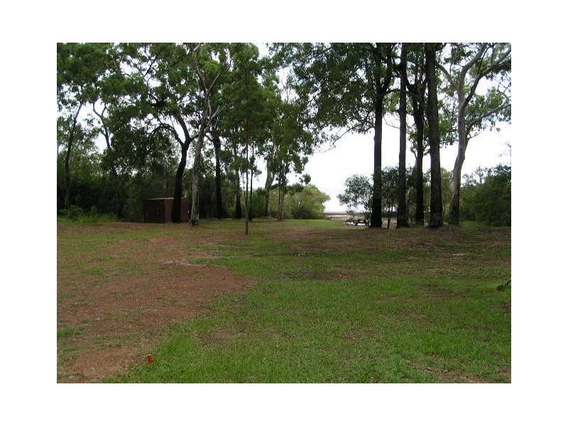 33 Blue Bay Crescent, Macleay Island QLD 4184