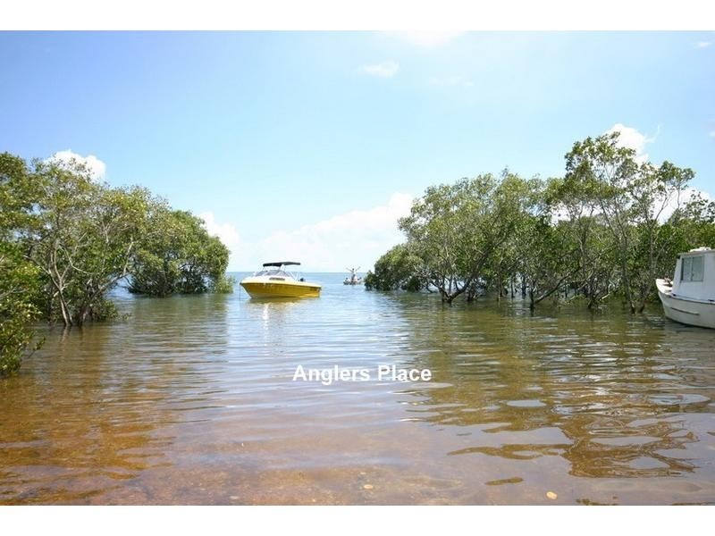 33 Blue Bay Crescent, Macleay Island QLD 4184