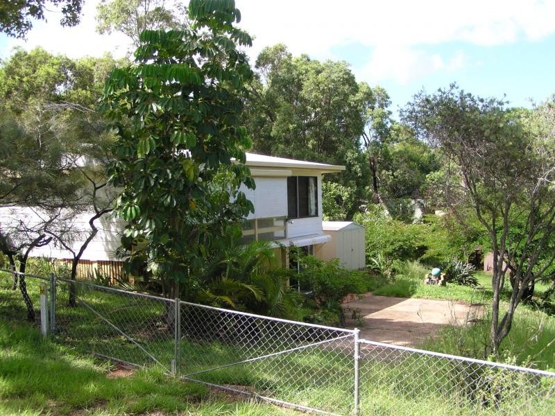 22 Pine Avenue, Lamb Island QLD 4184