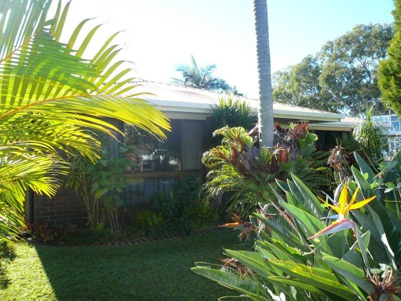34 Leonie Crescent, Lamb Island QLD 4184