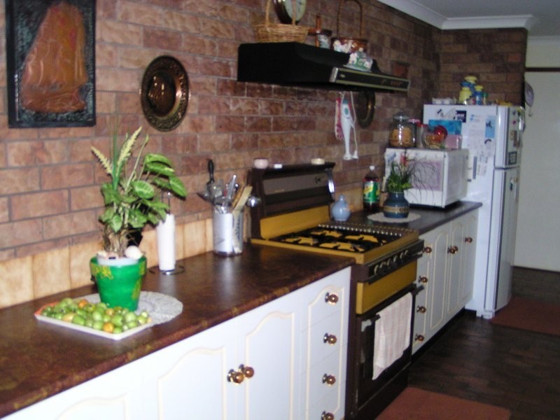 34 Leonie Crescent, Lamb Island QLD 4184