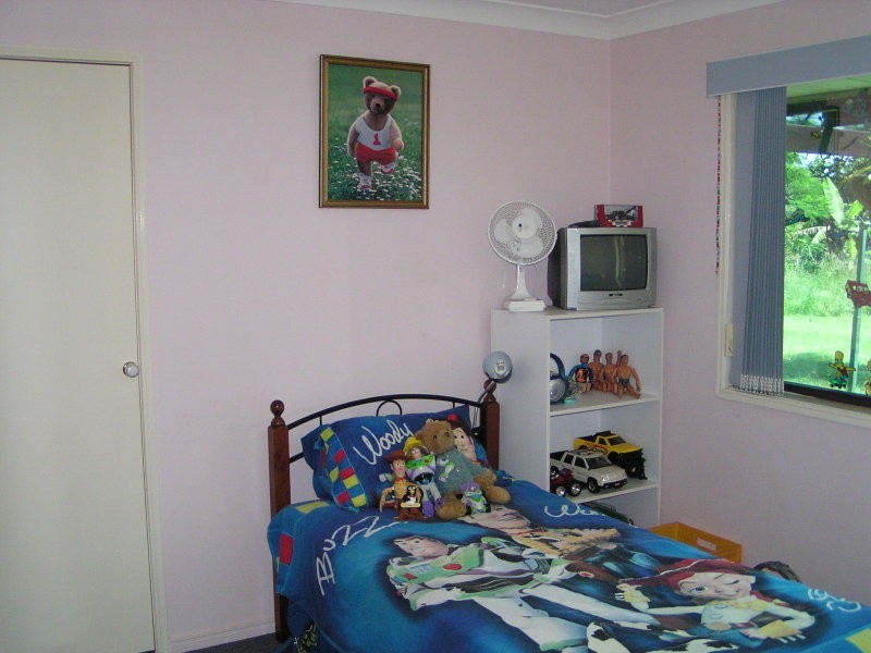 2 Michael Avenue, Lamb Island QLD 4184