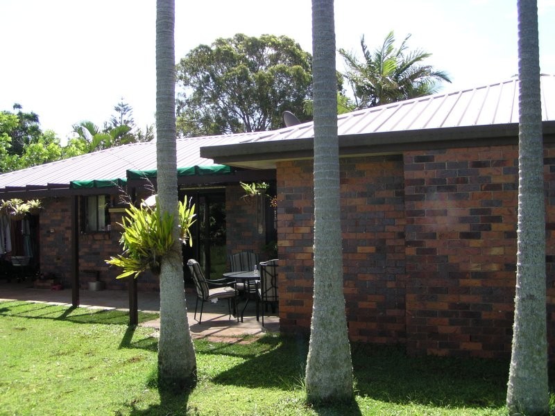 2 Michael Avenue, Lamb Island QLD 4184