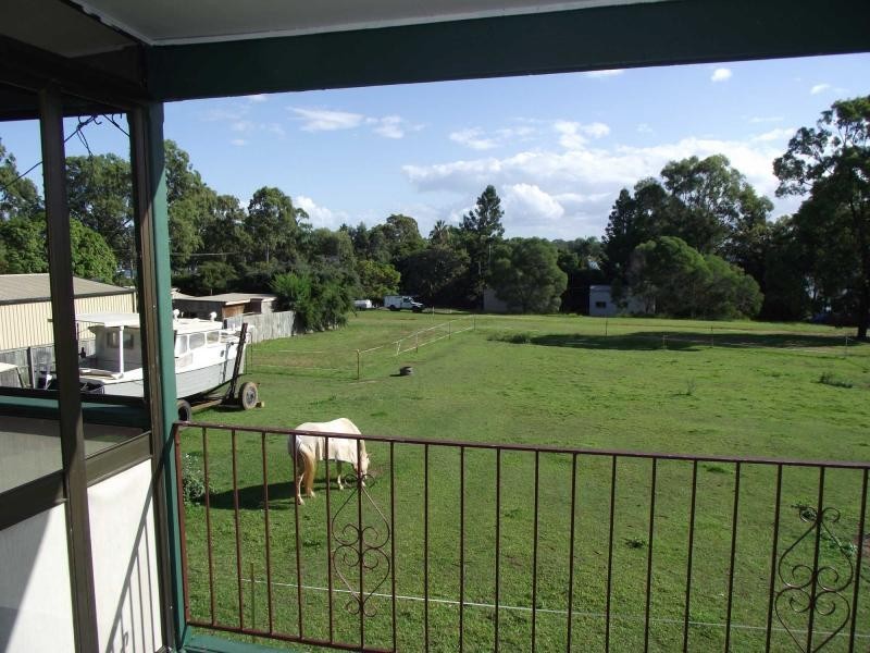 40 Crest Haven, Lamb Island QLD 4184