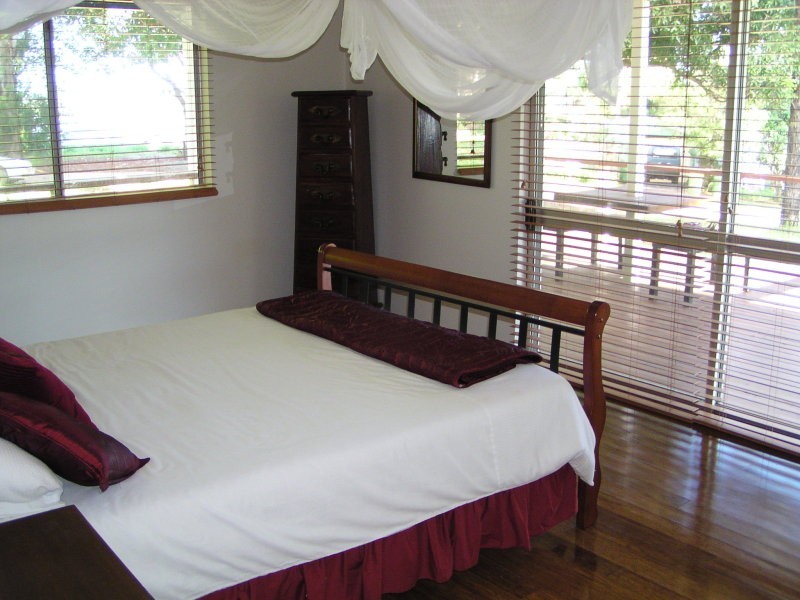 35 Tina Avenue, Lamb Island QLD 4184