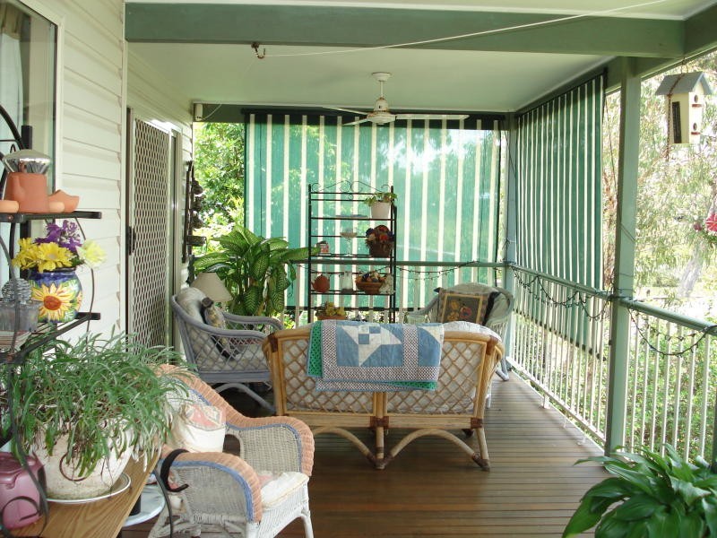 9 Lovell Parade, Lamb Island QLD 4184