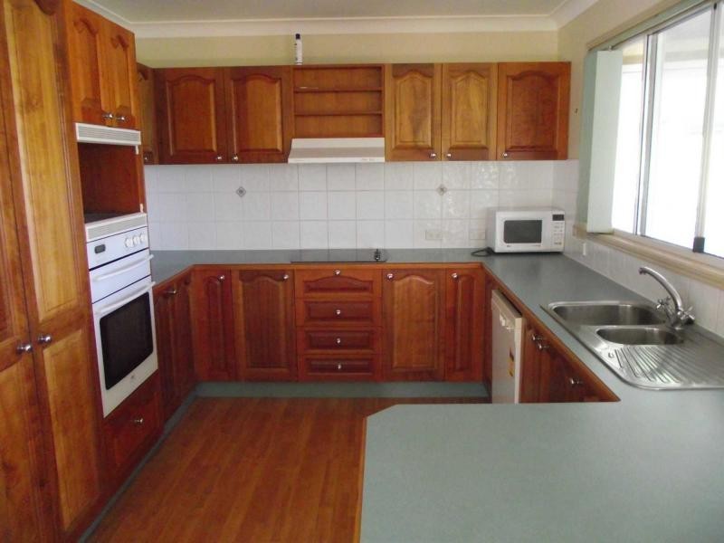 18 Eastbourne Terrace, Macleay Island QLD 4184