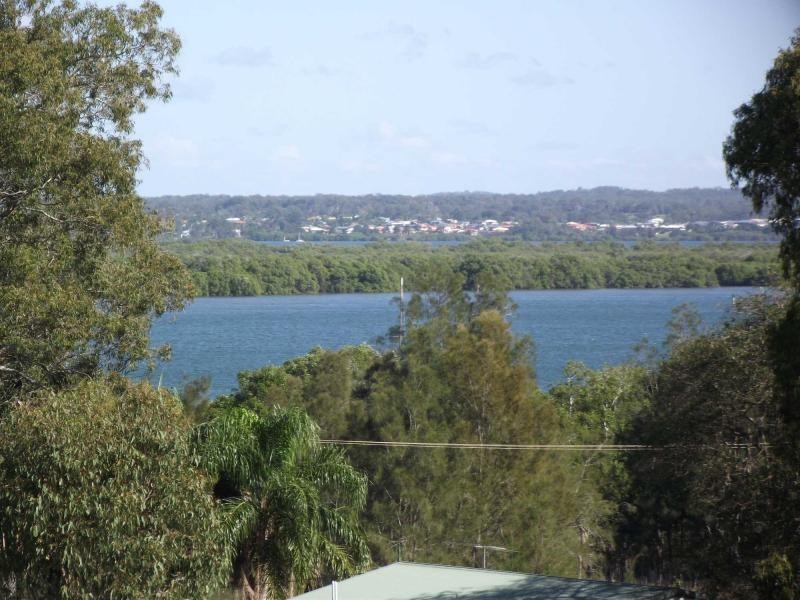 18 Eastbourne Terrace, Macleay Island QLD 4184