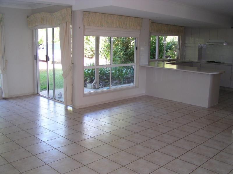 18 The Esplanade, Karragarra Island QLD 4184